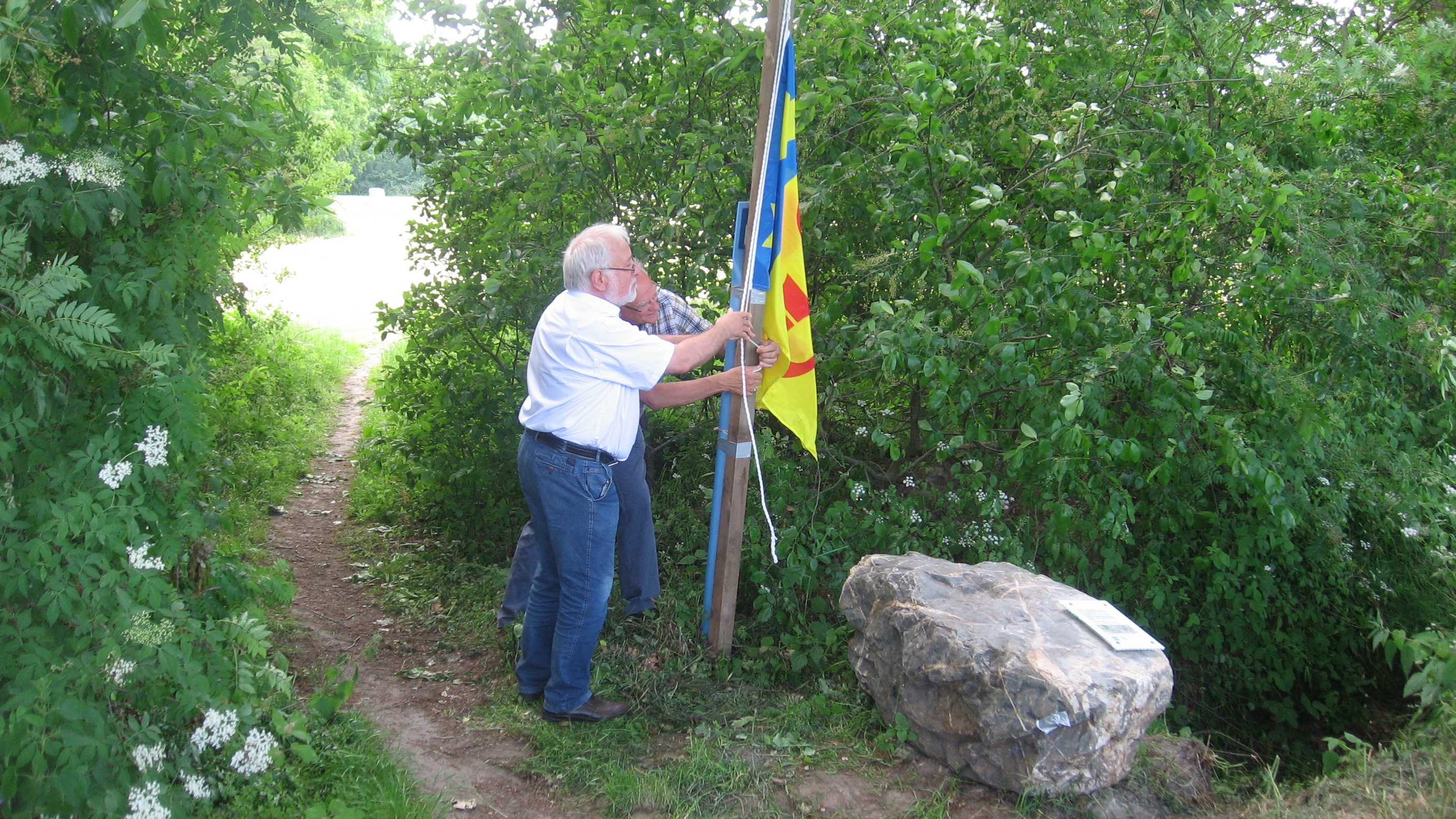 Ton Steenbakkers onthult plaquette Kerkepad